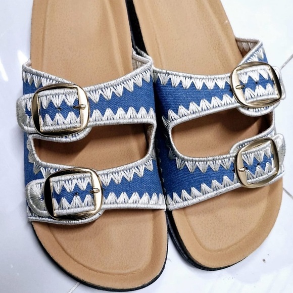 Blue and White Buckle Sandals New In Box Sz 7.5 - Picture 1 of 5